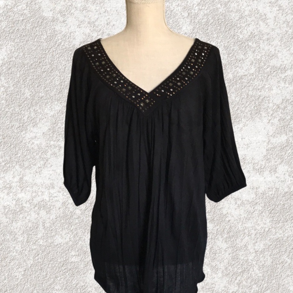 French laundry Black V-neck 3/4 elastic sleeves bling jeweled neckline L